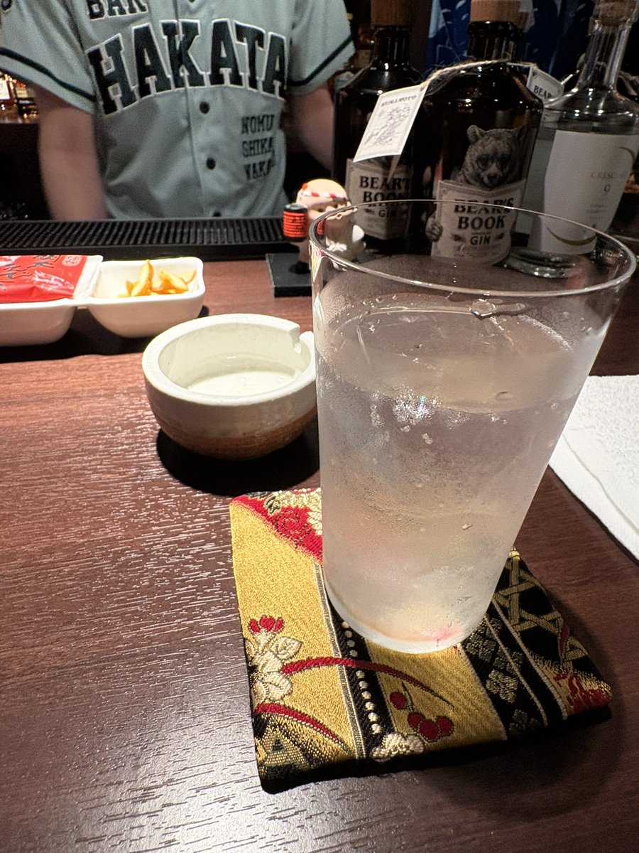 Rintea1124's tweet photo. 外苑前から赤坂見附に降り立ってBAR HAKATAでホークス優勝の美酒🫧🥂 https://t.co/bwjBVInYuE