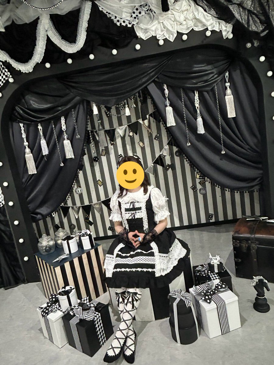 yue_teddy's tweet photo. ここに載せてない撮影ブースもたくさんだったし、どのブースも可愛くて良かった✨特にここらへんは座ってるだけで絵になる✨ロリイタにバイクは、下妻物語みたいで嬉しい😆 https://t.co/bSF6AvzOxb