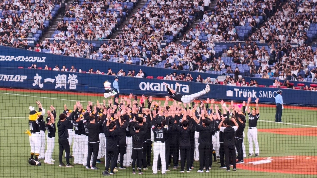 _haru47's tweet photo. 三連覇🎊みれてよかった！
晃いて涙
マッキーありがとう！
#sbhawks https://t.co/sijk6pYpKn