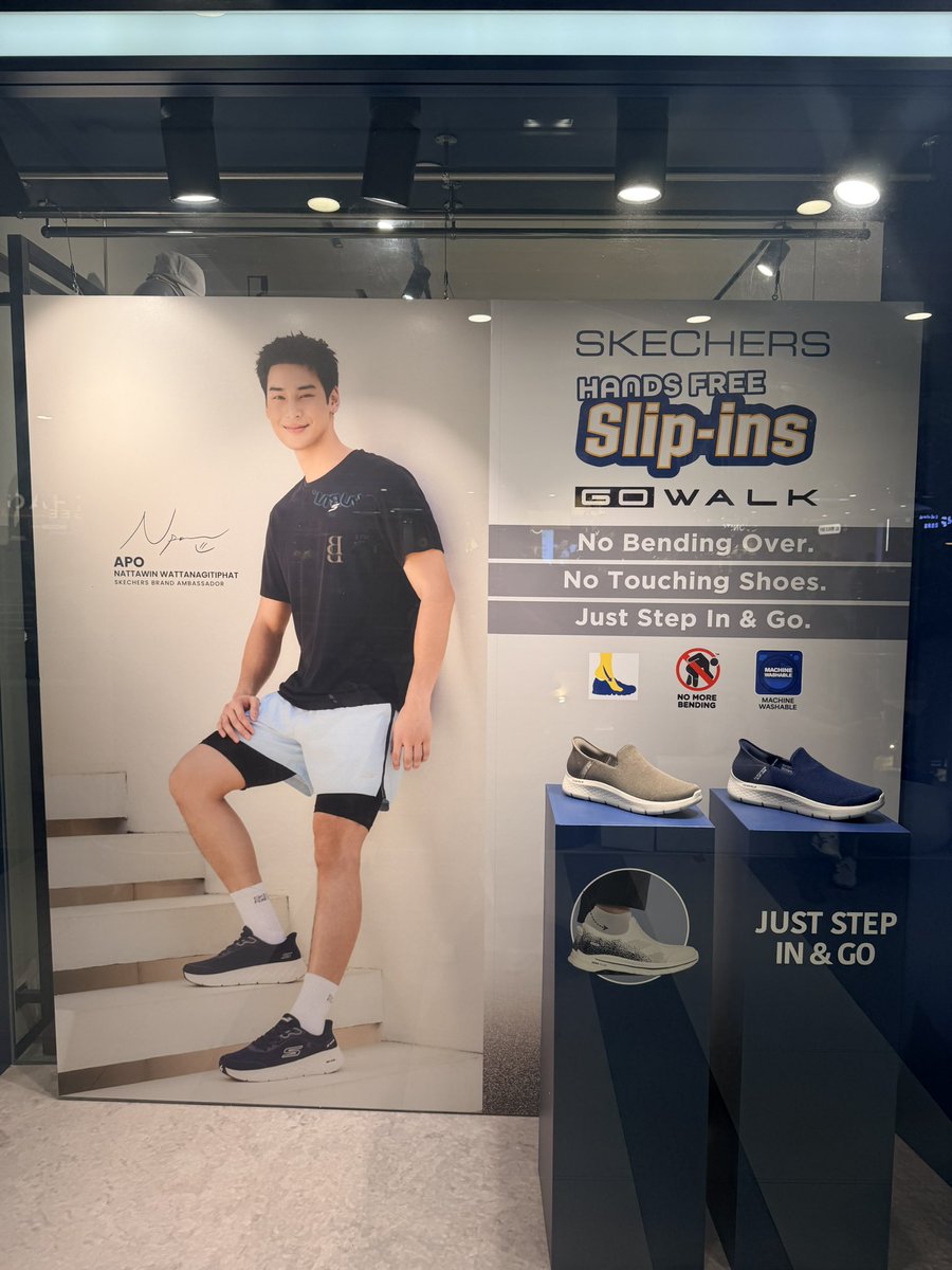 SofrieJasman's tweet photo. I saw Apo in Singapore hunney!!!🤭 @Nnattawin1 

#ApoNattawin #SkechersxAPO https://t.co/i83vLmbNEe