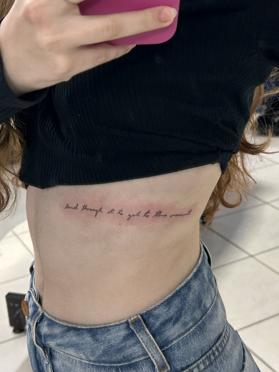 dwnielam's tweet photo. graceland too musica com concentracao maxima de tatuagens at this point https://t.co/tPF6KN7HZ9