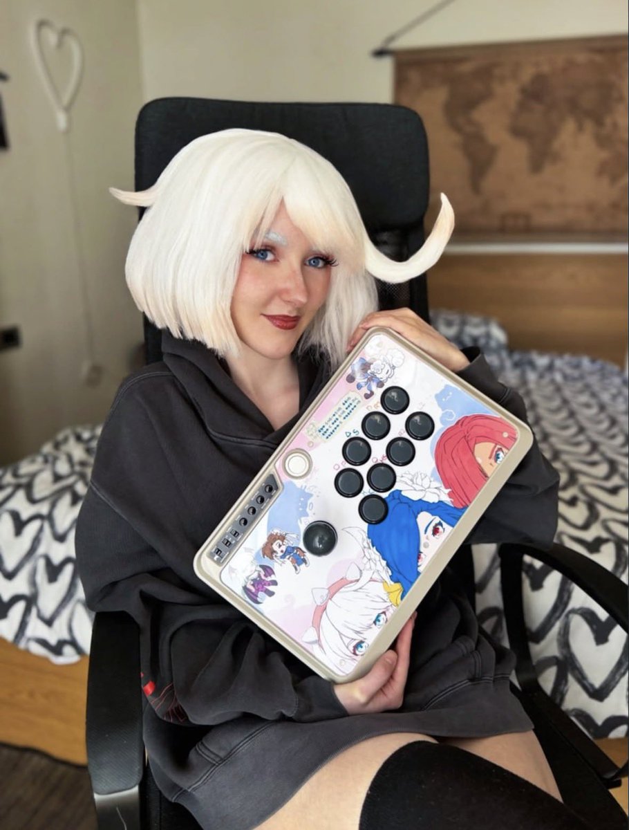 Arma_d1o's tweet photo. @__tinachan__ with hers stick and mine 💕

#guiltygear #fightstick #guiltygearcosplay https://t.co/t5Mefqee5J