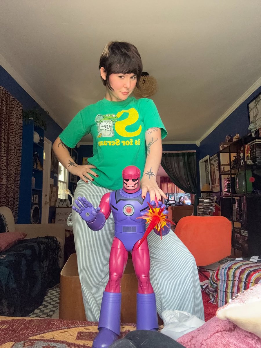 annasexe6's tweet photo. I look a little rough from staying up all night but LOOOK WHAT MY FRIEND GOT ME OMG. Best birthday ever. https://t.co/58XGjSao7p