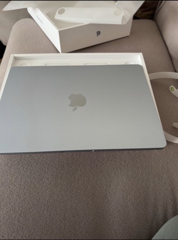 cakili11's tweet photo. Mermer sipariş ettim MacBook geldi yazıklar olsun  @Trendyol https://t.co/tg5cBNMi9b