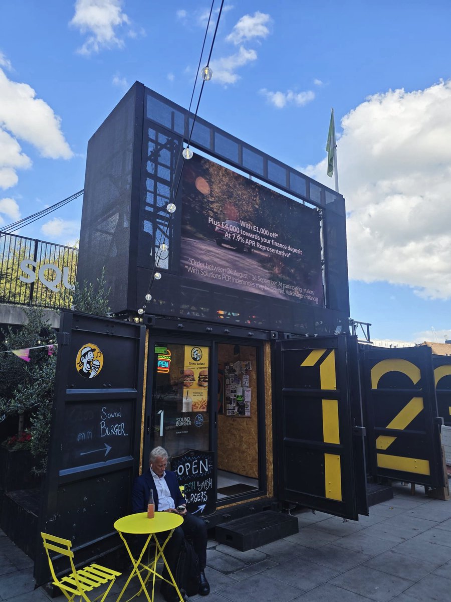 FocusRigging's tweet photo. Inspection day in the sunshine at our East Acton project ☀️
#eastacton #constructionlife #siteinspection #projectupdate #teamfocus https://t.co/wnRYzdKUZW