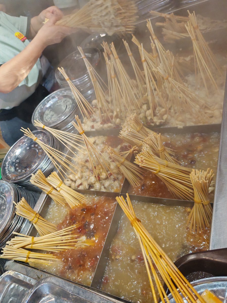 platd291355's tweet photo. Craving late-night street vibes Steaming hot crispy fried tofu skewers with secret spicy sauce hit different!  Perfect snack for the night stroll! https://t.co/yRDXOeF58X