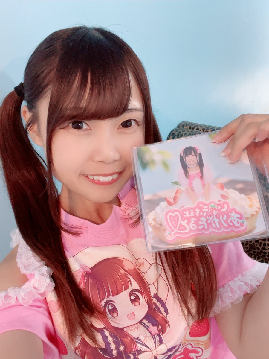 tart_ichigo03's tweet photo. 昨日はプレアだけでの
たると最後のライブ!!

見に来てくれた地球人の
みなさんありがたると🥰

ステージでメンバーたちと
歌って踊って、ファンの
みんなと一緒に楽しめる
時間はやっぱ最高に楽しい😆

ソロCDや卒業公演チケット
ゲットしてくれた方も
ありがとうございます🌱

最後まで楽しもうね😊 https://t.co/SK6GnOBUn5