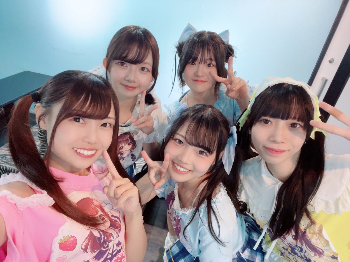 tart_ichigo03's tweet photo. 昨日はプレアだけでの
たると最後のライブ!!

見に来てくれた地球人の
みなさんありがたると🥰

ステージでメンバーたちと
歌って踊って、ファンの
みんなと一緒に楽しめる
時間はやっぱ最高に楽しい😆

ソロCDや卒業公演チケット
ゲットしてくれた方も
ありがとうございます🌱

最後まで楽しもうね😊 https://t.co/SK6GnOBUn5