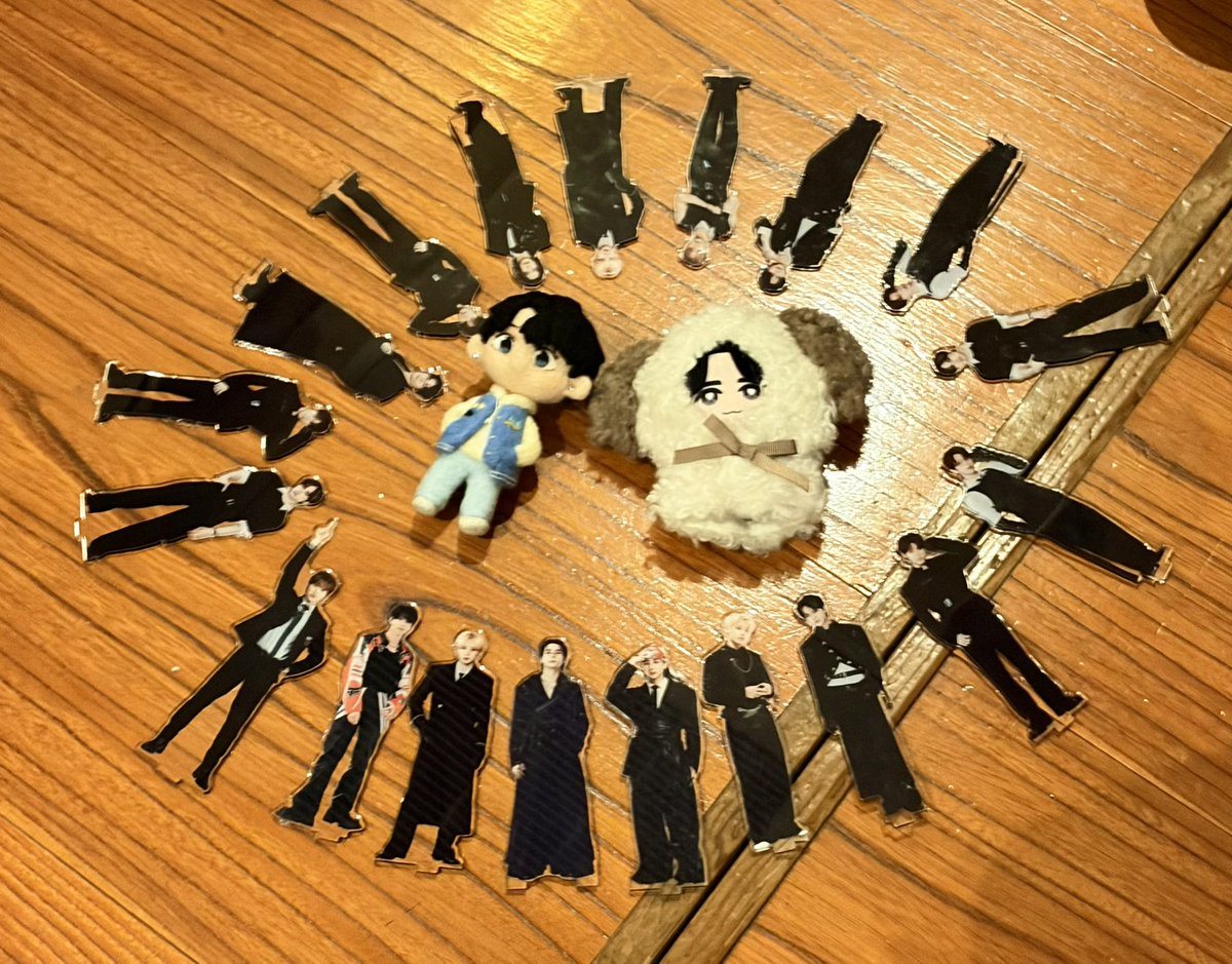 fengmini1112's tweet photo. 海外MINI会したぞ！
結局25人も顔出してくれた☺️

INI5周年、初東京ドームに加えて、サプライズでMINIカップルの婚約お祝いもできて、めちゃくちゃ楽しかった！

INIとMINIとMINIじゃない世界中の人が、少しでも笑顔で毎日を過ごせますように🥰🫶

#INI #INI_DOME_TOUR
#INI_CITY_OF_LIGHTS https://t.co/dr2fQoIBPE