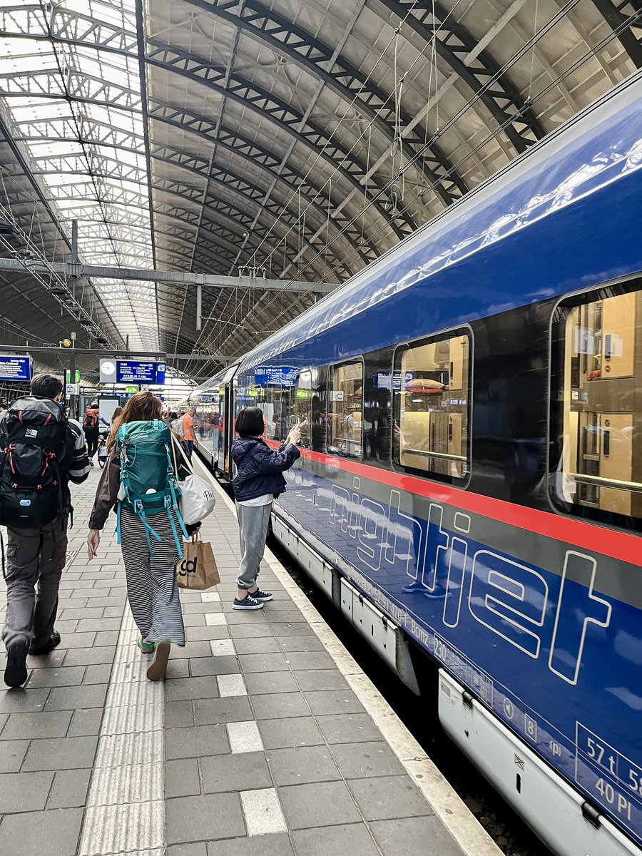 modacitylife's tweet photo. Dinner in Amsterdam. Breakfast in Vienna. Lunch in Budapest.

No morning rush to the airport. No long queues. Just the gentle rhythm of the rails, quiet joy of watching new landscapes, and a comfortable night’s rest on the ÖBB Nightjet.

Sometimes the journey is the destination. https://t.co/0tP8ogyuQa