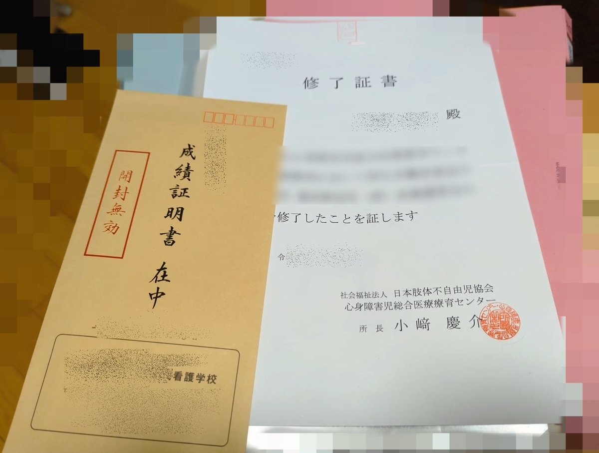 irohasi49010's tweet photo. 看護師ってどこでも働けるじゃんって言われがちだけど

転職活動で
そんなのいる⁈
って書類提出求められるところもあって

成績証明書(何年前よ)
ポートフォリオ(大した経歴ないよ)

↑これ必要なとこ増えた気する

ポートフォリオ作成しようと書類漁ってたら懐かしさと

院外研修行きたいよー‼
という思いに駆られます☝️

でも自費だからね
頑張るん