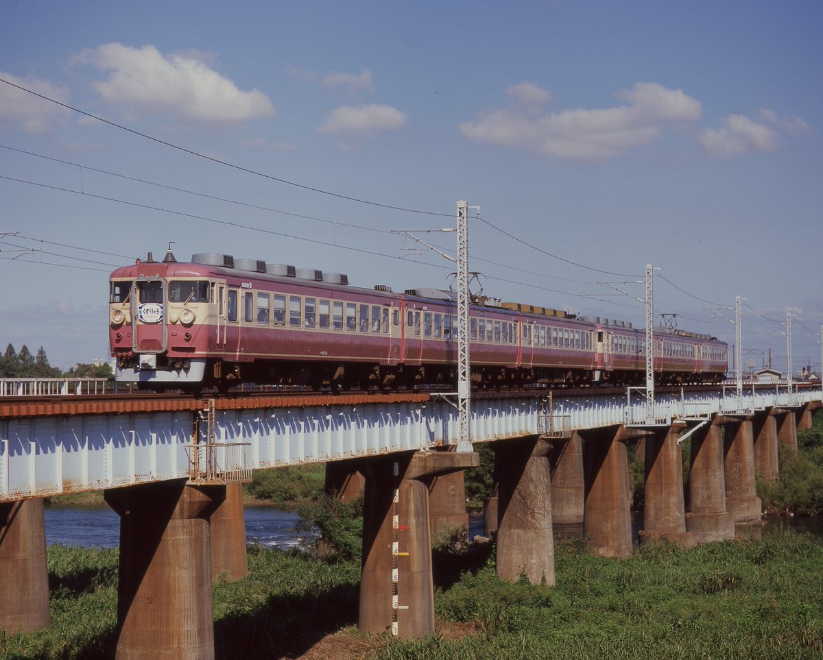 223Y_twit's tweet photo. 再掲ですが20年の節目ということでリバイバルくずりゅう、日本海、雷鳥など＠九頭竜川。四国民にとって北陸路は新鮮でした。深夜に到着も三脚だらけで、間に入れていただいた方に感謝。2006年9月撮影　PENTAX67ⅡRVP-F＋1 https://t.co/ghiMqnnZ60