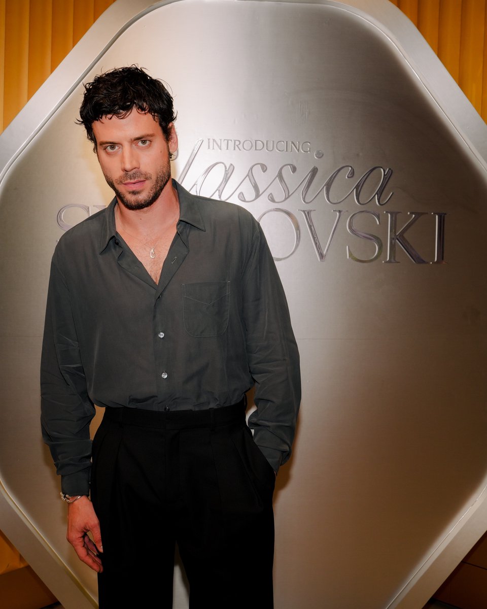 farnaudsource's tweet photo. Photos of François from the Swarovski event last night, a 🧵(we've been well fed btw)

Photo credit to Victor Arriola/BFA.com https://t.co/bahgXs4ym6