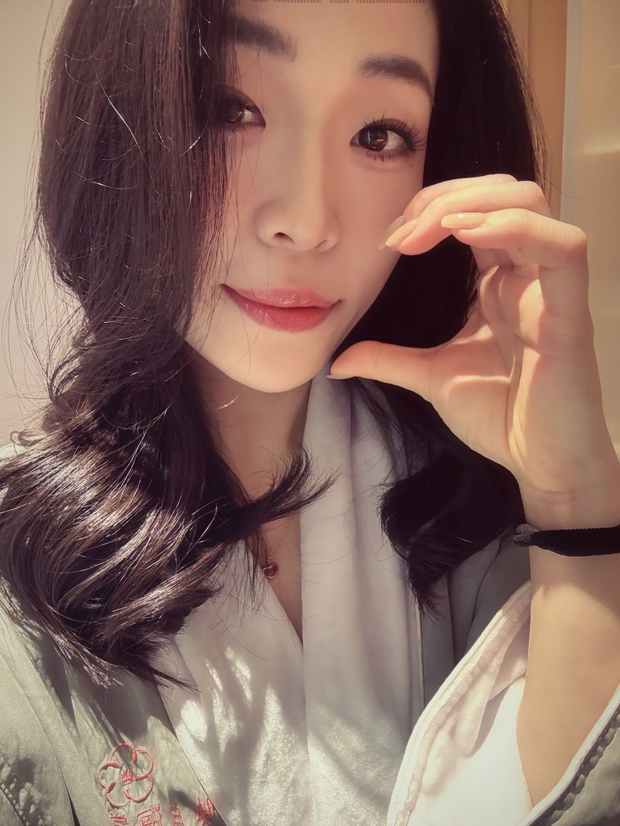 DanielY18663266's tweet photo. 第一次来x

为什么非要加微信啊？  

加qq不可以吗   加的私信 https://t.co/kHnly097tp