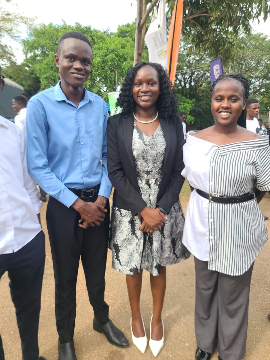 ANgolobe34776's tweet photo. It is  a pleasure this afternoon that I got an  opportunity to take a pic with the Guild president of MAKERERE UNIVERSITY. To me as an upcoming leader, it's such  a great milestone. Thanks for the love Madam president @kadondigracious https://t.co/gLqRdigK0r