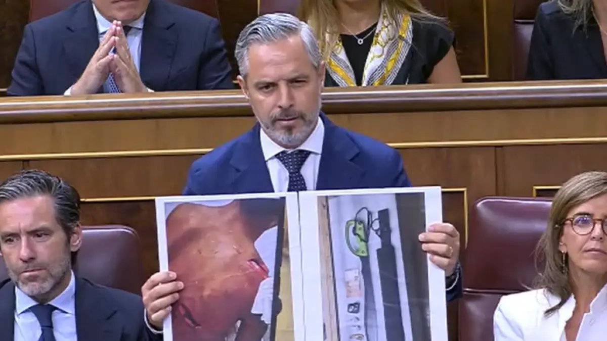 Alambretto's tweet photo. La izquierda lo ha vuelto a hacer.
Hacen un juicio paralelo a chavales que tuvieron una riña tumultuaria sin mayores consecuencias y miran hacia otro lado con lo que acontece a diario en Ceuta.
Todo mi apoyo a los chavales,sean de @Symmachiarii94 , la tuna o el club de la petanca https://t.co/X5HmnL1XyM