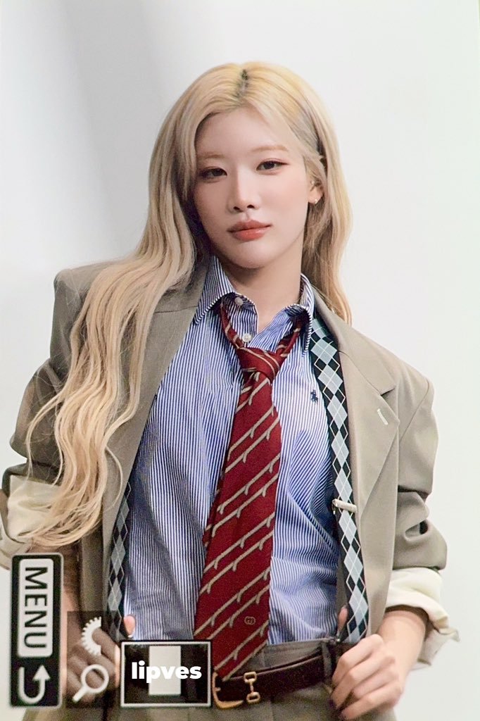 xio_orbit's tweet photo. SHE DEFINITELY KNOWS HER FANS ARE CRAZY LESBIANS https://t.co/qFVIxM4piR
