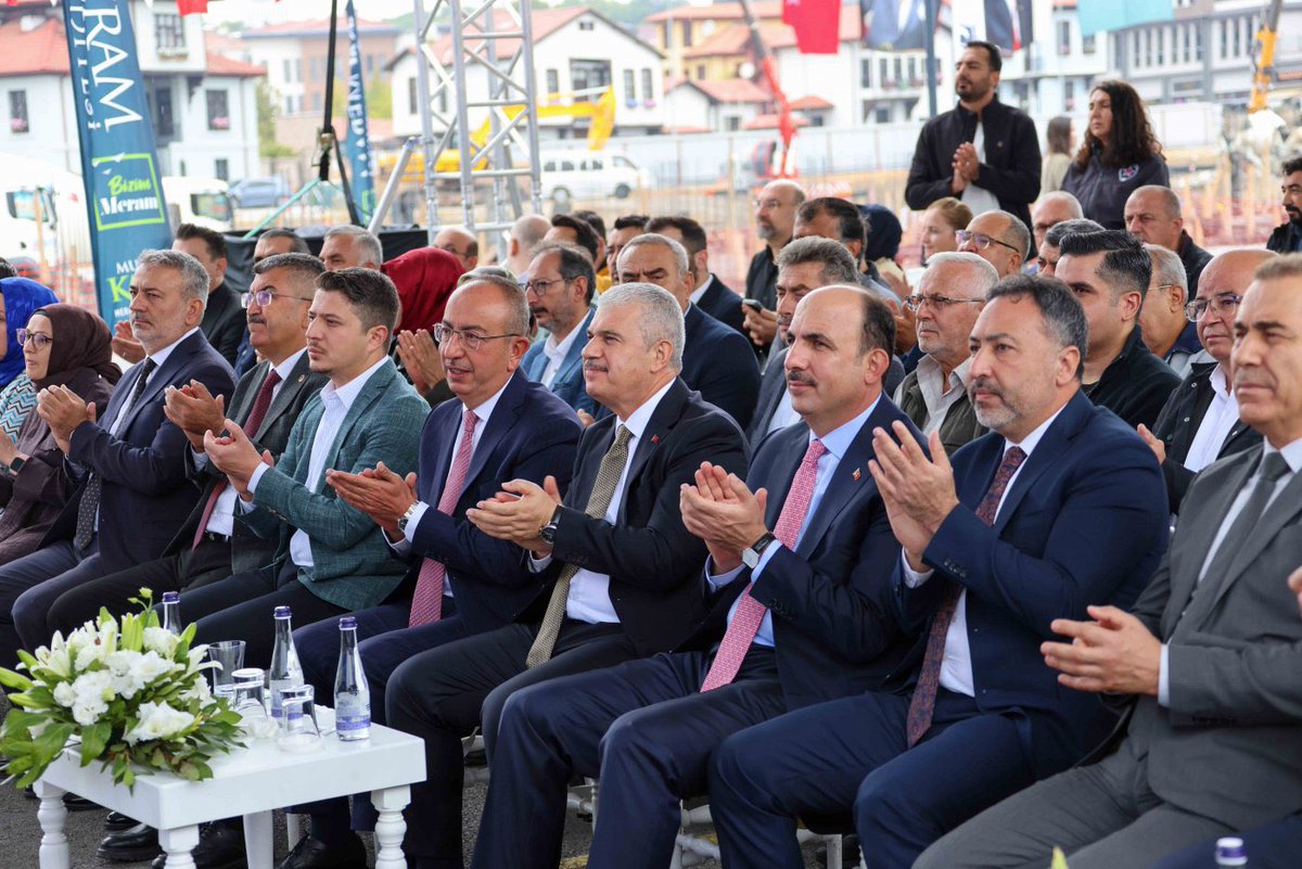 MeramBelediyesi's tweet photo. Meram Belediyemizin vizyon projesi Suriçi Çarşısı’nda son perde de aralandı.

Şükran Kentsel Dönüşüm Projesi kapsamında hayata geçirilen Suriçi Çarşısı’nın üçüncü ve son etabının temeli törenle atıldı.

94 dükkân ve 98 ofisin yer alacağı 3. ve son etap tamamlandığında, tarihi bölgenin ticari, sosyal ve turistik kimliği daha da güçlenecek.

👉 https://t.co/Uzw0pelBuw