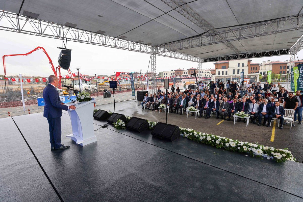 MeramBelediyesi's tweet photo. Meram Belediyemizin vizyon projesi Suriçi Çarşısı’nda son perde de aralandı.

Şükran Kentsel Dönüşüm Projesi kapsamında hayata geçirilen Suriçi Çarşısı’nın üçüncü ve son etabının temeli törenle atıldı.

94 dükkân ve 98 ofisin yer alacağı 3. ve son etap tamamlandığında, tarihi bölgenin ticari, sosyal ve turistik kimliği daha da güçlenecek.

👉 https://t.co/Uzw0pelBuw