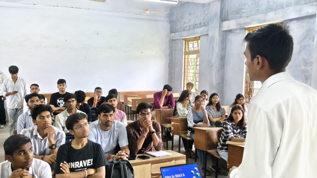 STiwari67035's tweet photo. The session on Blockchain Technology was very informative and interesting. Sir explained the concepts in a simple and understandable way, which made it easy for us to learn.
@letsbuildweb3 
@KumawatNik50667 
@Harshweb3india 
@SomThakur0407 
@blockchain https://t.co/njA5ndzJFf