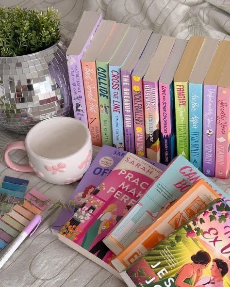 Briellefine's tweet photo. “i don't know what to get you.”

books, please. the answer is books. every single time. https://t.co/cgC239BMlO