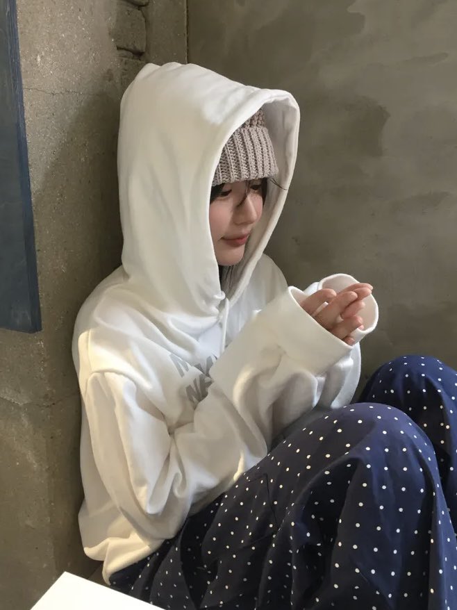 sennaw2v's tweet photo. 님들 이 후집은 ㅈㅉ사세요 ... 
몸 두 배 뿔어보이는 그런 후집 아니고 적당히 얇고 루즈핏이라 입었을 때 핏감이 예쁨.. 

하의 매치하기도 좋아서 강추 https://t.co/rpmG8Odyz7