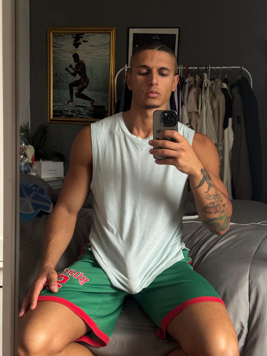 Bigdaddyj7j's tweet photo. I admit it. Yes I'm 🏳️‍🌈 https://t.co/mGTayobmUT