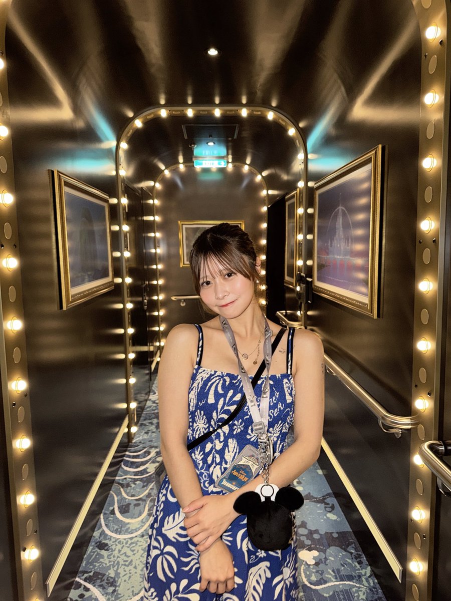 rucha_08_'s tweet photo. ディズニークルーズの中、
キラキラしててお姫様みたいだった👸 https://t.co/fYzqrvnsji