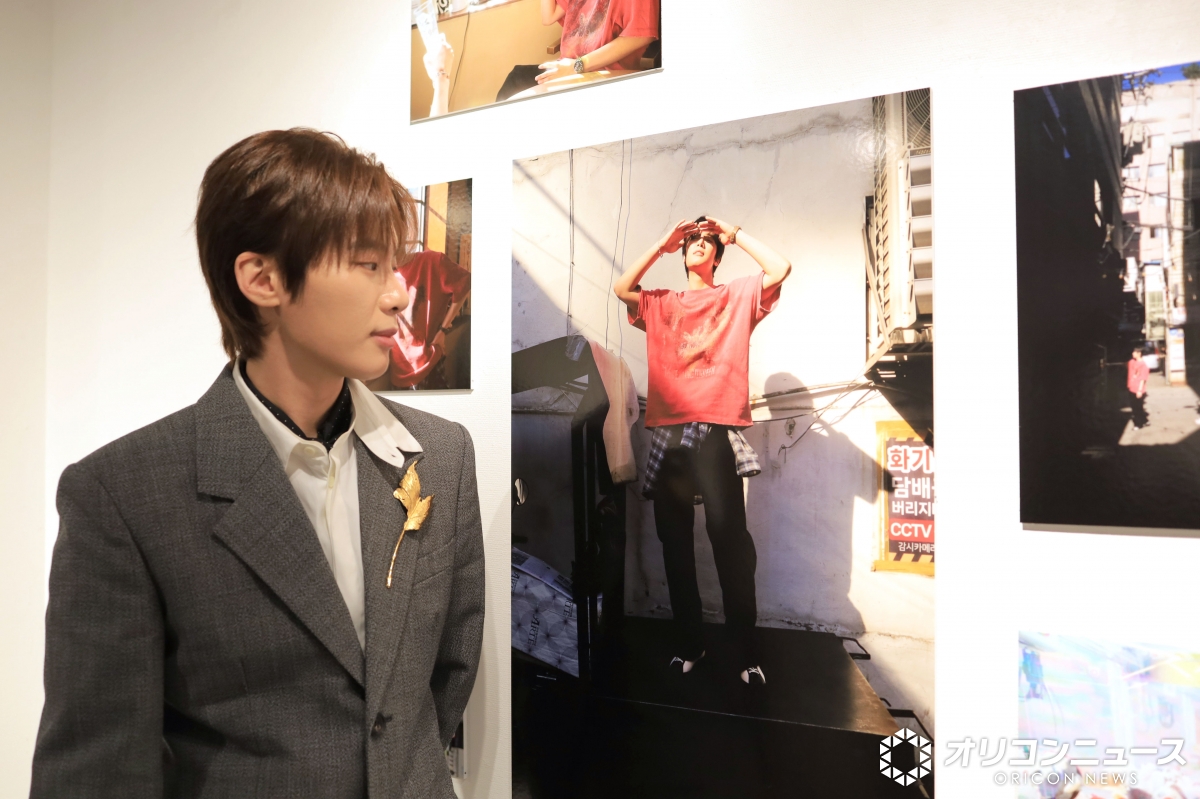 oricon's tweet photo. 『梨泰院クラス』出演、キム・ドンヒ
✍️インタビュー
⠀
「Unscripted Days -ソウル、台本のない5日間」
写真展が東京で開催中📸
見どころ、注目してほしい作品を聞いた
⠀
日本作品出演にも意欲❗️
「一緒にすてきな時間を過ごせれば」
https://t.co/TER2osGB2M https://t.co/CyTm2mZnjB