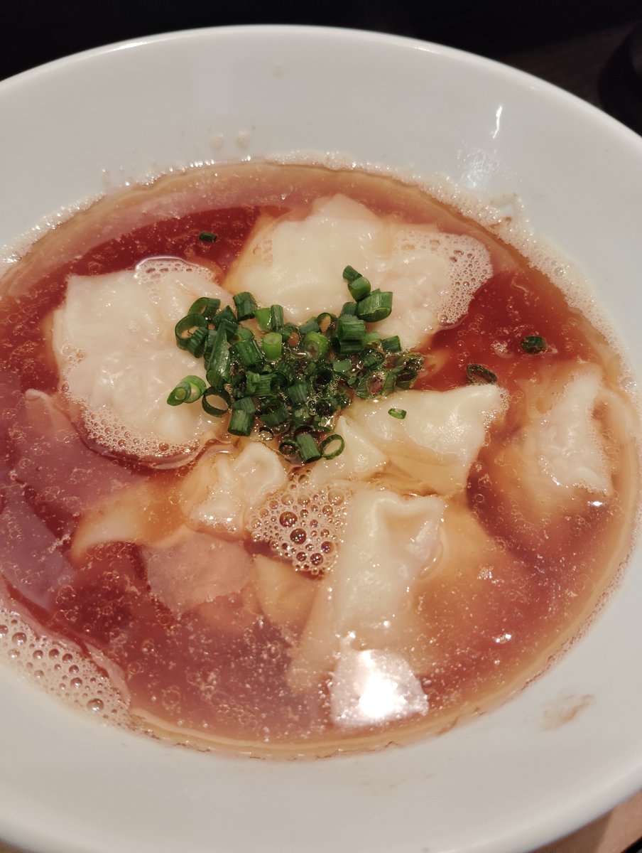 kamofujitensyu's tweet photo. 19日（土）から
数量限定「海老ワンタン麺」はじめます。
明日には「月見煮干そば」は終了いたします。
よろしくお願いいたします。 https://t.co/Gjd3Eol2Zv