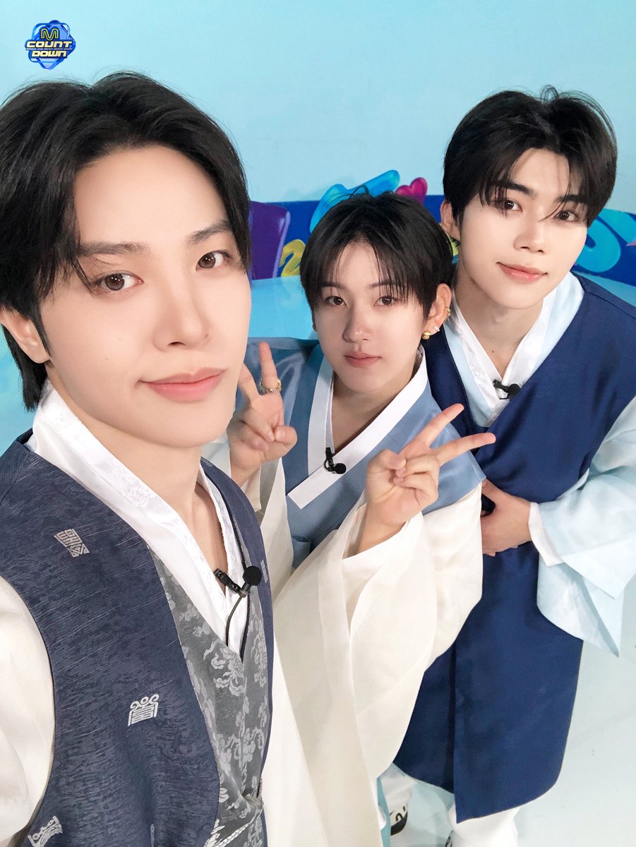MnetMcountdown's tweet photo. ˗ˋˏ 엠카家 소박이 삼형제 ˎˊ˗
애교쟁이 장남 계훈.ᐟ
든든한 둘째 건욱.ᐟ
소중한 막내 정환.ᐟ
소박이와 함께하는 추석 특집🌕

잠시 후 저녁 6시!
리모컨 뺏기는 것은 불허한다.

#MCOUNTDOWN #엠카운트다운
#소정환 #박건욱 #계훈 https://t.co/DWuP8FMjMw