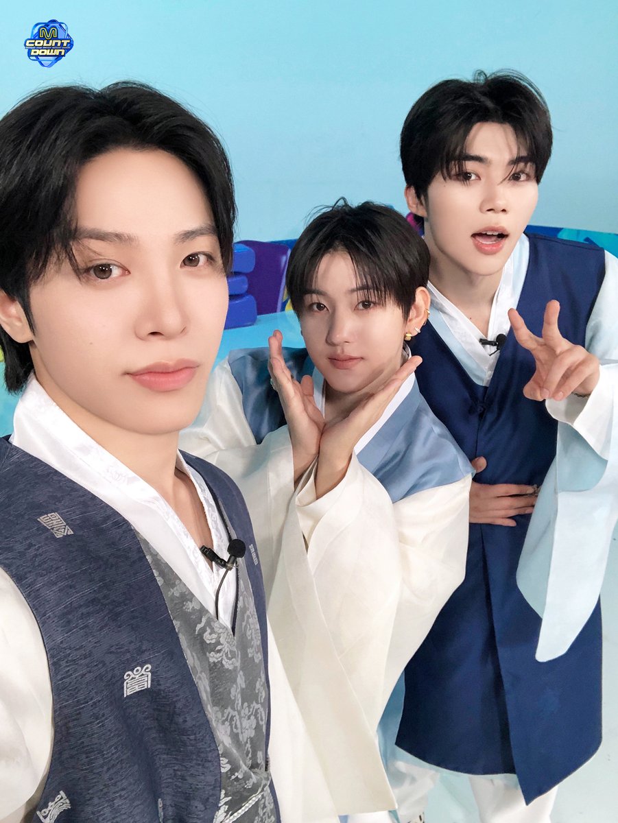 MnetMcountdown's tweet photo. ˗ˋˏ 엠카家 소박이 삼형제 ˎˊ˗
애교쟁이 장남 계훈.ᐟ
든든한 둘째 건욱.ᐟ
소중한 막내 정환.ᐟ
소박이와 함께하는 추석 특집🌕

잠시 후 저녁 6시!
리모컨 뺏기는 것은 불허한다.

#MCOUNTDOWN #엠카운트다운
#소정환 #박건욱 #계훈 https://t.co/DWuP8FMjMw