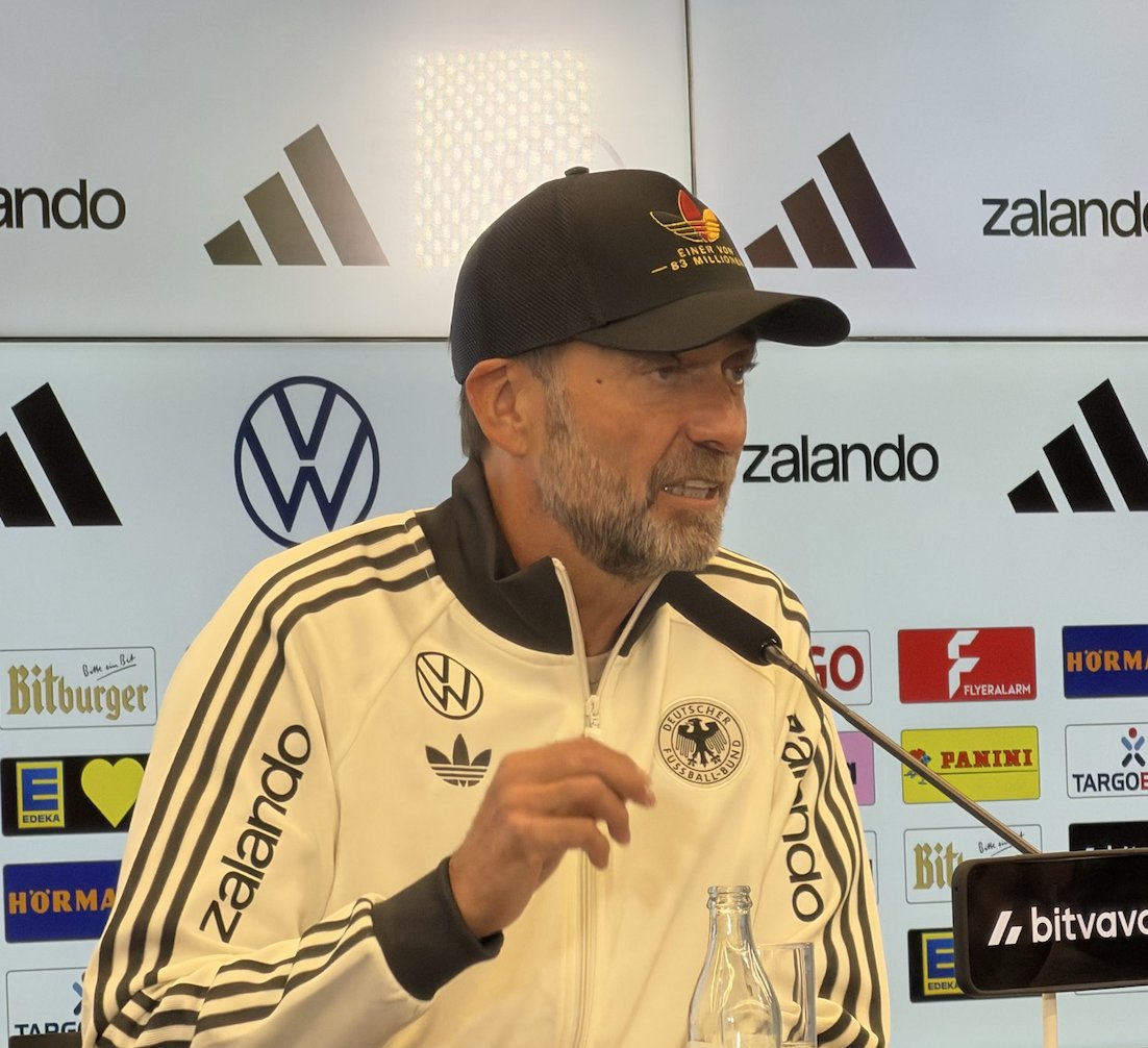 TouchlineX's tweet photo. 🚨 𝗡𝗘𝗪: Jürgen Klopp says he wants Germans to be able to show POSITIVE patriotism without it automatically being linked to nationalism:

🗣️ “I would like to bring the German flag BACK without people thinking: ‘What is wrong with you?’ when someone waves it.”

“I would love for us to simply be HAPPY to live in this wonderful country.”

“I don’t want to leave NATIONALISM to the wrong people. But positive patriotism? YES!"