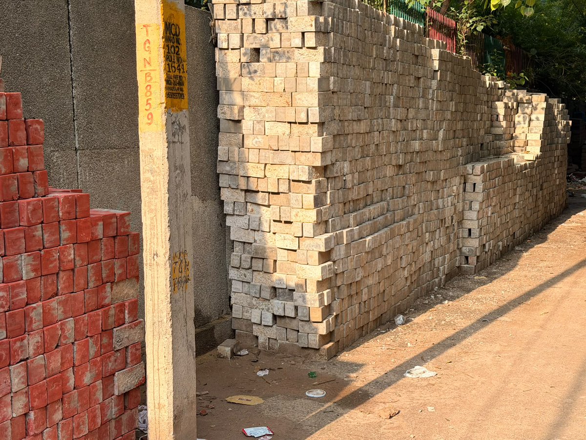 deepakdua2209's tweet photo. Some people in this area &amp; @MCD_Delhi #office say's that #JE &amp; @bjpgurmukhsingh keep outside office &amp; in @school to sales this material to #private #contractor &amp; make money illegally in #ward102 @delhi @mssirsa @NitinNabin @BJP4Delhi @AAPDelhi @INCIndia @htTweets @aajtak https://t.co/ruZ0Vj232c
