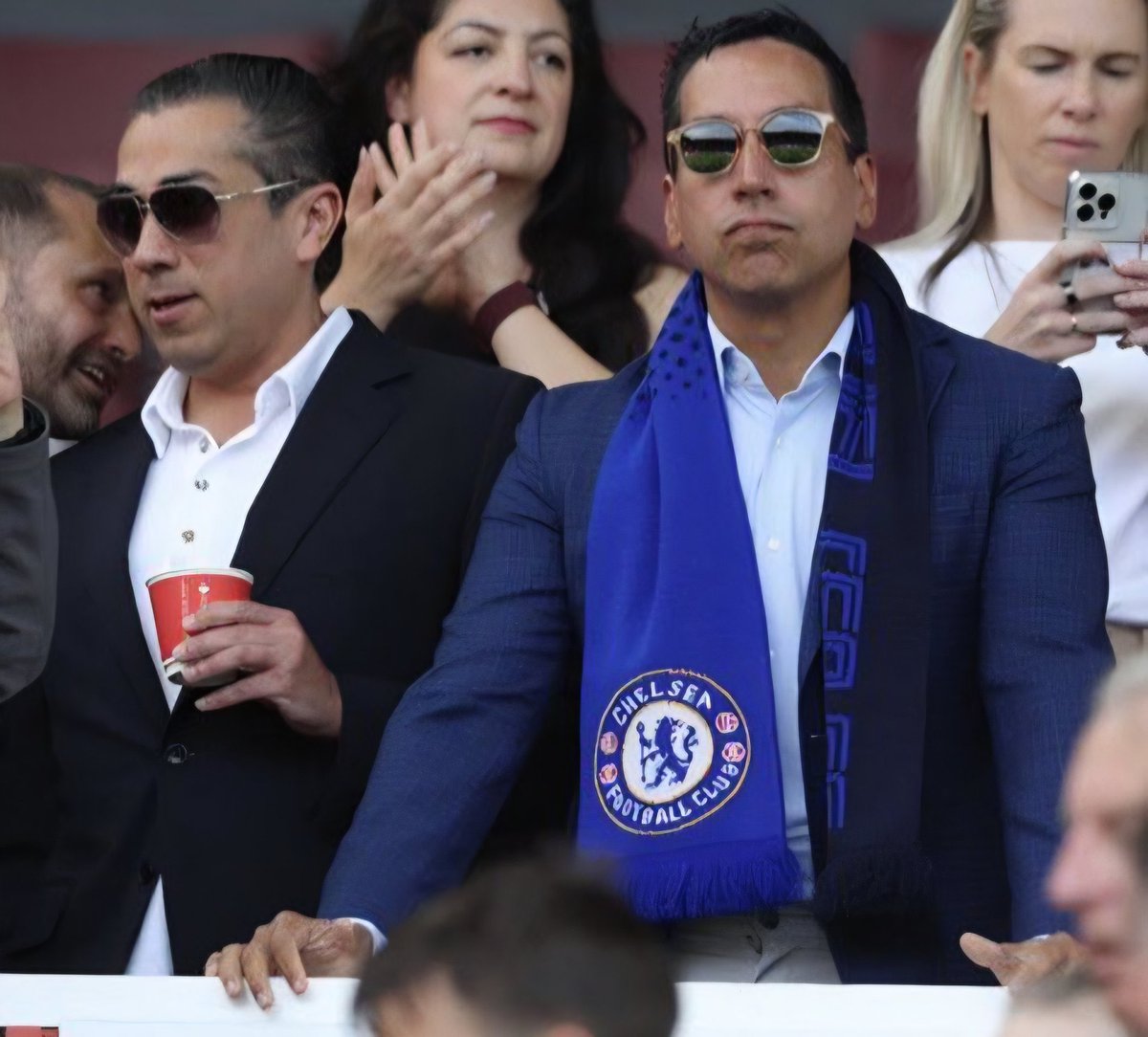 Chelsea_FR_'s tweet photo. Message officiel de la direction de Chelsea :

« Notre ambition est claire : concourir au plus haut niveau, remporter des trophées majeurs et bâtir un succès durable.

Les supporters de Chelseasont le cœur de ce Club et en ont été les véritables gardiens depuis plus de 120 ans. » https://t.co/J8E0WrK805