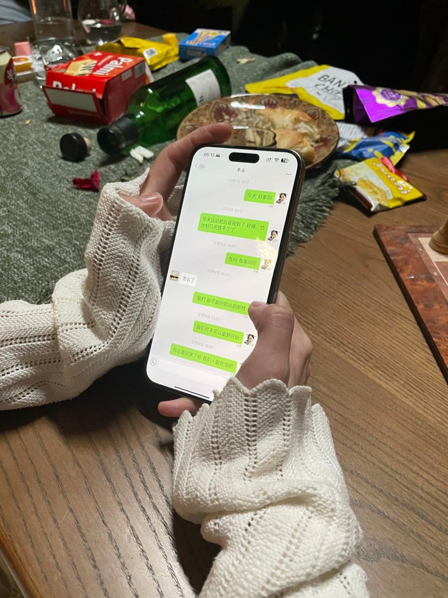 cliscal's tweet photo. Just got a random text from my bestie—suddenly grinning like an idiot, small sweet moments hit different ， https://t.co/9iT41C0Avv