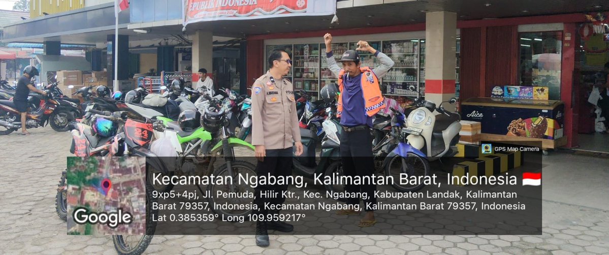 HumasNgabang's tweet photo. Anggota piket polsek Ngabang laksanakan patroli siang sambangi tukang parkir utk bersama sama jaga kamtibmas yang kondusif dan ingatkan tentang larangan karhutla https://t.co/hX1x7mfSLD