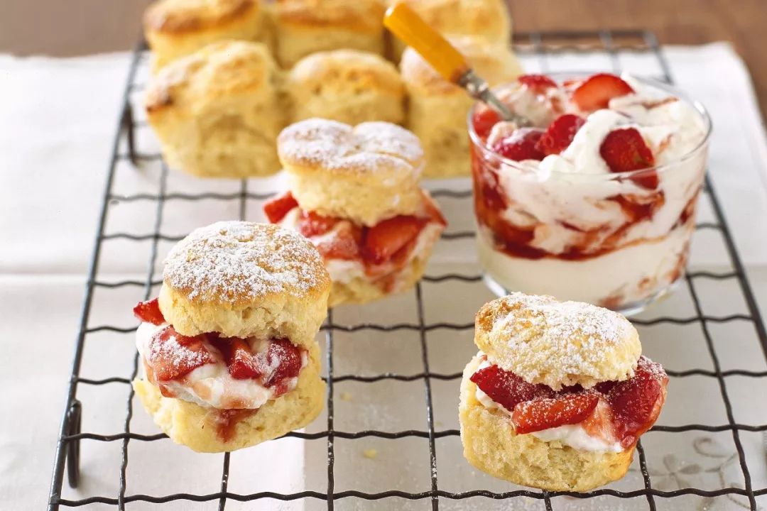 gertj554859's tweet photo. Just pulled the fluffiest vanilla scones fresh out the oven—golden edges, buttery crumbs, and a side of my favorite jam for a perfect weekend treat.  Who’s baking with me this Sunday https://t.co/yejqF44uNX