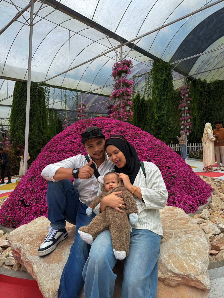HrLisaaa's tweet photo. Anniversary trip with our little one ❤️ https://t.co/k7SdQrk0NB