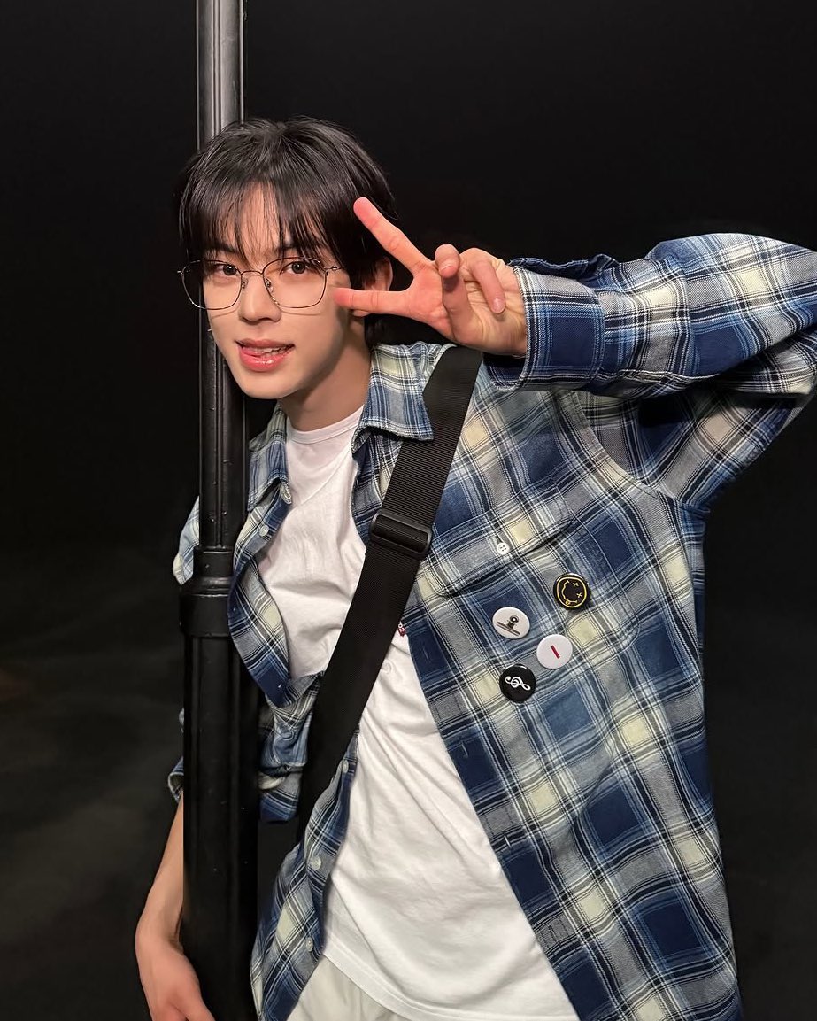 antennae247's tweet photo. 이제 막 랩실들어온 후배(잘안맞고 시끄러움)가 오우~선배 논문 너무 남의 의견 많이 인용하는거 아니에요? 라고해서 최종 전투력 상실됨 https://t.co/RgWzywXAxP