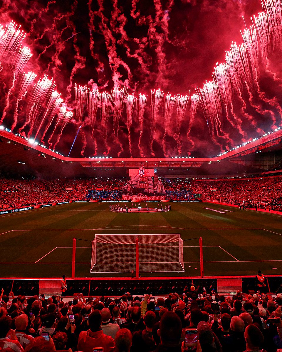 premierleague's tweet photo. The Stadium of Light, under the lights in the Europa League 🎇 https://t.co/hVgj9RhU1r
