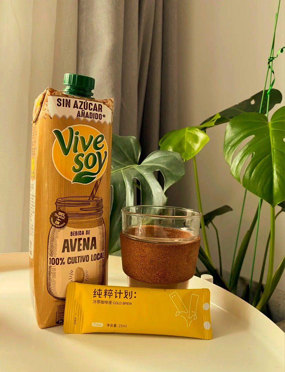 softm297155's tweet photo. Just tried the all-natural oat milk! Creamy, zero added sugar, perfect for my morning coffee—no weird aftertaste at all. 10/10 would recommend to plant-based food lovers!， https://t.co/UB8lXGRk1C
