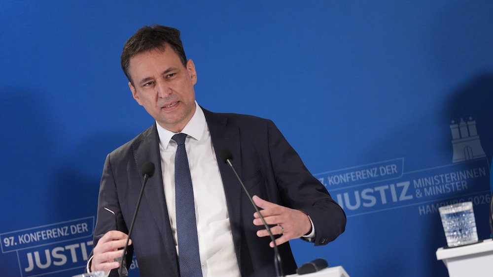 focusonline's tweet photo. Bayerns Justizminister Georg Eisenreich tritt zurück https://t.co/hatrkepe4u https://t.co/8nMeweHprx