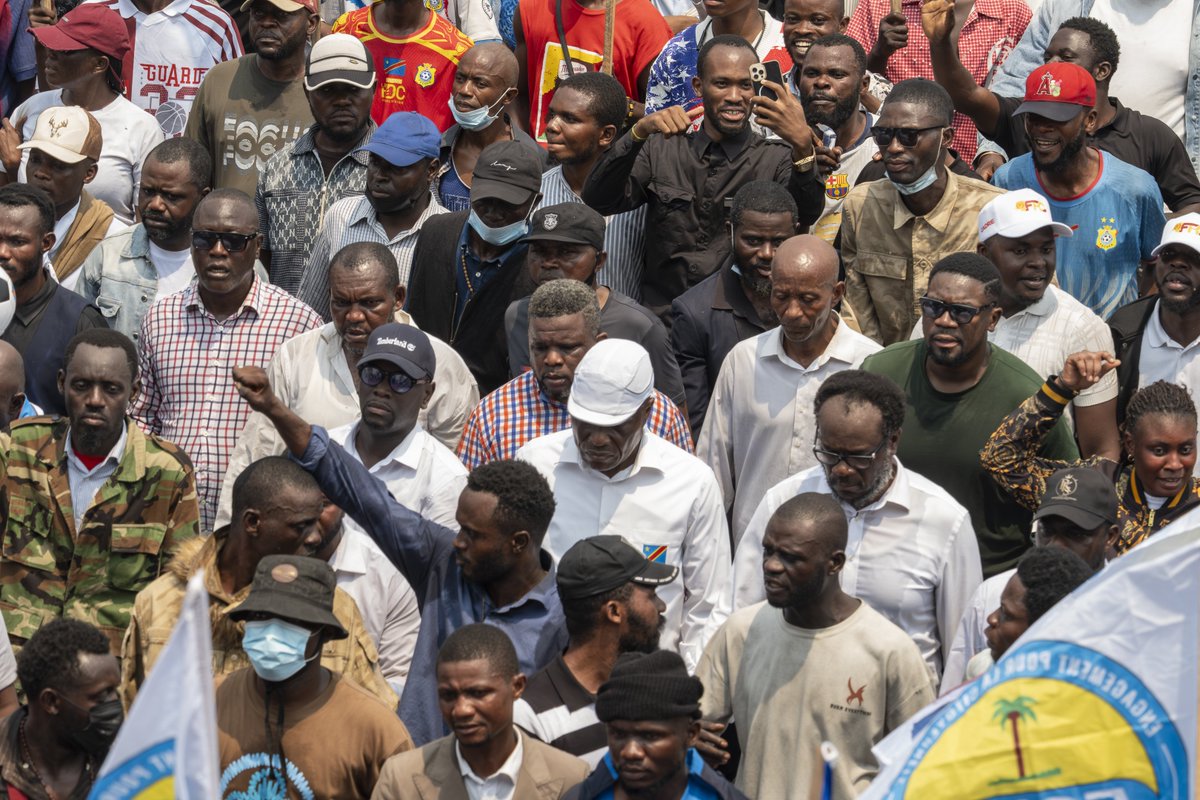 chrismille4's tweet photo. Covering the C64 opposition march in Kinshasa 🇨🇩
​Documenting high-density crowds and key figures requires precision and safety on the move. I relied on the Fujifilm  XF 150-600mm to capture raw expressions and activist placards while keeping distance in the crowd.
​📸 https://t.co/gWIJtCPt58