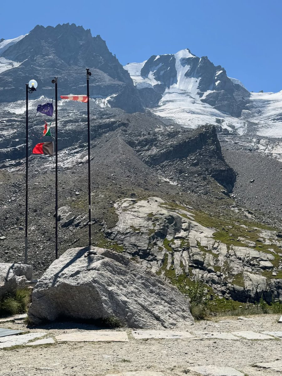 DonnellRepxukg's tweet photo. Chabod Refuge traverse to Vittorio Emanuele Refuge (with a scree slope skid! ): so much beauty under Grampa’s watchful gaze. https://t.co/QMun67lKfK