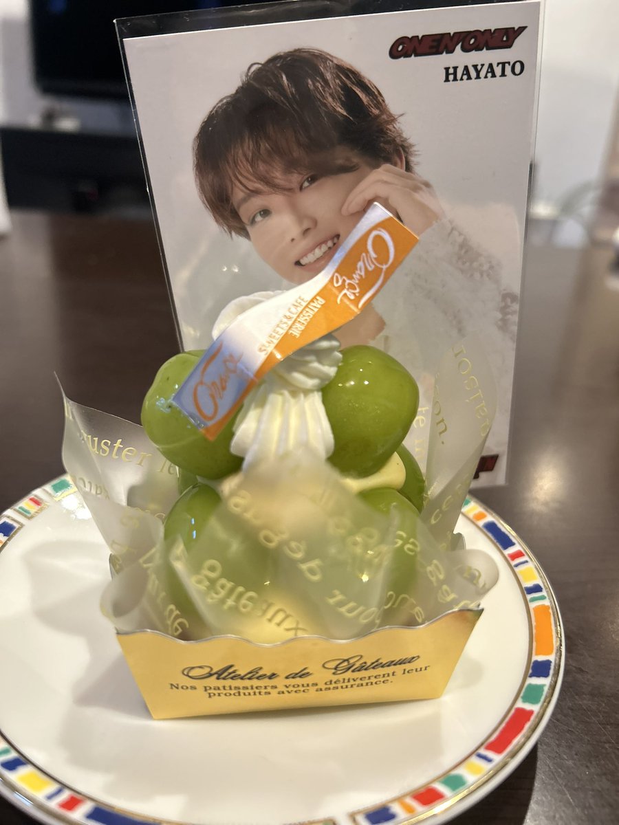 __180_173's tweet photo. HAYATOくん、お誕生日おめでとう👏

まさかこんなにEBiDANに沼ってしまうとは思っていませんでした。(原因は高尾颯斗にある。)

仕事終わりにケーキ屋さんに走りました笑
夢はHAYATOくんと梅活をすることです。
よろしくお願いします🙇‍♀️(？)
#ONENONLY
#Happy_HAYATO_Day
#高尾颯斗
#HAYATO https://t.co/dO6VMzIeNa