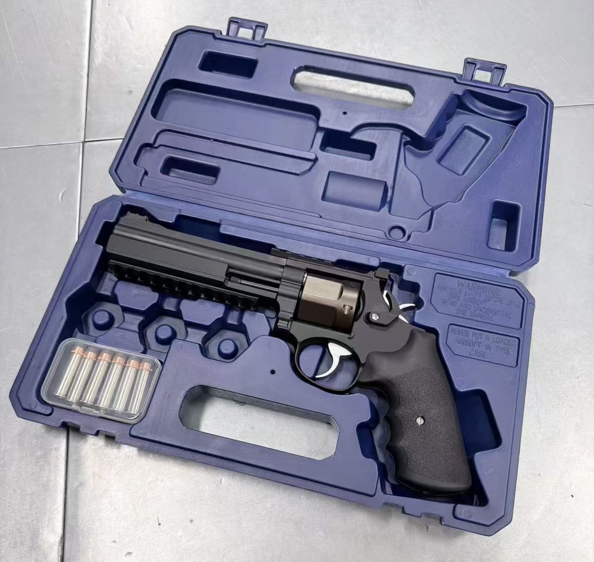 kinwa__official's tweet photo. ー新商品速報その③！！ー

(仮称)ARES社製 CO2 リボルバー COMBAT 4 JP Ver 

(仮称)ARES社製 CO2 リボルバー COMBAT 6 JP Ver

2種 鋭意開発中

香港 老舗エアソフトガンメーカー ARES社と鋭意開発中のCO2 リボルバーシリーズのCOMBAT モデル 4inchと6inchの「JP Ver」のモックアップが完成

HOP調整機構も搭載してます😘😘😘

※「JP Ver」では外装パーツを樹脂製素材にて製作を進行��。
※動画、画像はモックアップとなります。

#ARES #Revolver #CO2 #MOA #リボルバー #ガスガン #サバゲー