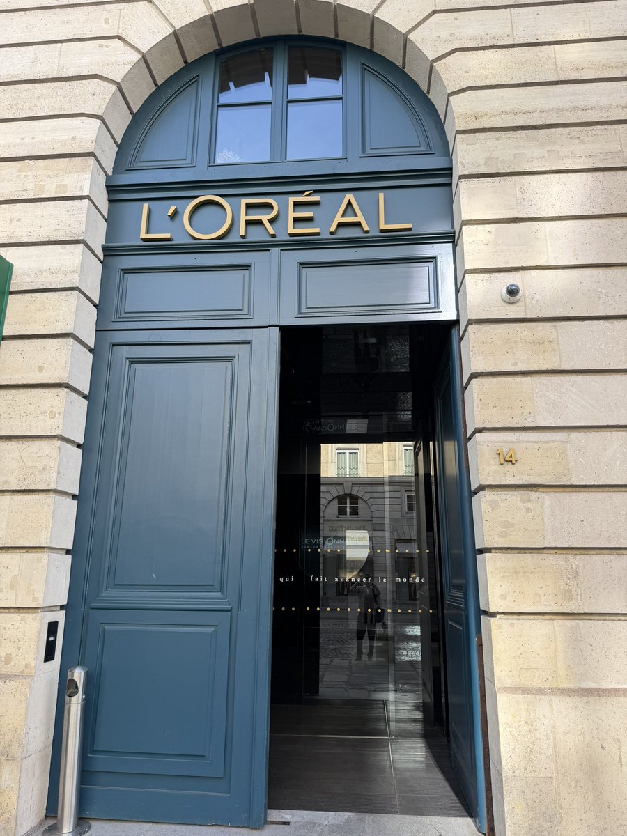 La_RAVS's tweet photo. [ 🎥📚🎞️ ]

✨ L'aventure @LOrealGroupe, indissociable du génie de François Dalle.

Bientôt, « L'encyclopédie de l'inclusion » et les interviews d'auteurs, à retrouver sur @Cairninfo https://t.co/xTpKYjQu7g