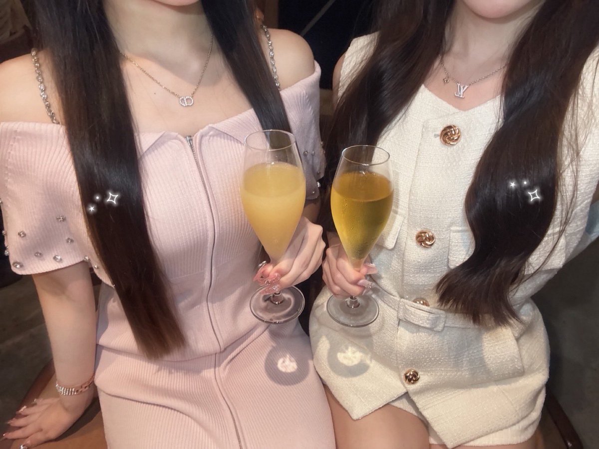 eups_le's tweet photo. リアル姉妹の体重変化👭🏻⭒˚
妹 52kg→38kg
姉 41kg→33.5kg
着る服も周りからの反応も変わった🙂‍↕️
ダイエットは裏切らない꒰ᐡ⸝⸝ᴗ̤  ̫ ɞ̴̶̷⸝⸝꒱🪄🎀 https://t.co/Mkq1CWlsaZ