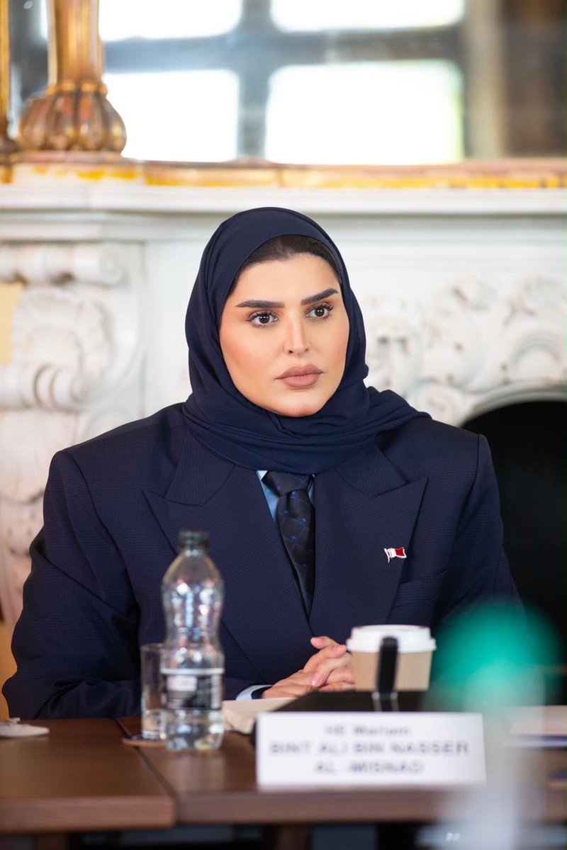 MANAlMisned's tweet photo. خلال حوار «ويلتون بارك» رفيع المستوى في المملكة المتحدة، بقيادة سعادة الشيخة هند بنت حمد آل ثاني، التي سلطت الضوء على الدور الحيوي للرياضة في التنمية، سعدت بالمشاركة في جلسة حول تمكين النساء والفتيات ذوات الإعاقة.

فالرياضة تتجاوز حدود المنافسة لتكون أداة للتمكين وبناء الثقة، وتعزيز المشاركة الفاعلة في صياغة السياسات بما يسهم في تحقيق تغيير مستدام